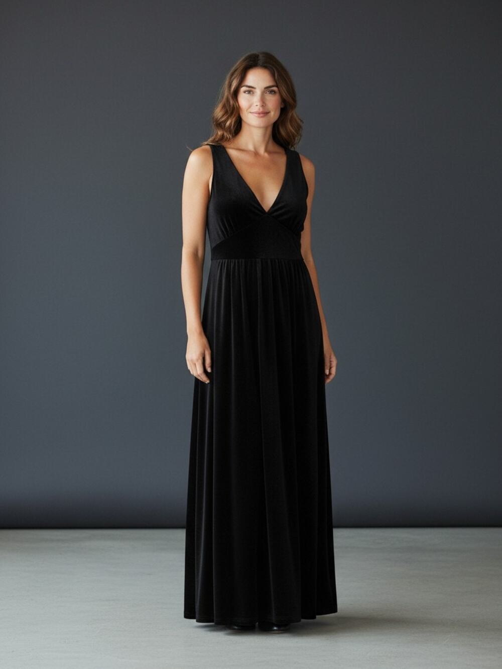 Matty M Black Maxi Dress Women’s M Sleeveless Surplice V Neck Stretch Formal
